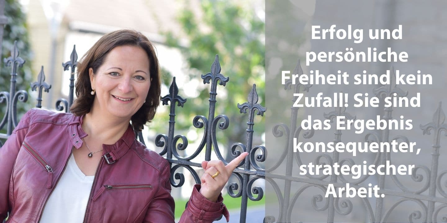 Zitat Business Mentorin Stefanie Voss: "Erfolg und persönliche Freiheit sind kein Zufall. Sie sind das Ergebnis konsequenter strategischer Arbeit."